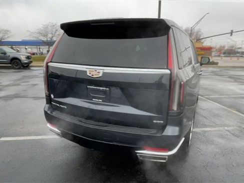 Used 2022 Cadillac Escalade ESV Premium Luxury Platinum image 9