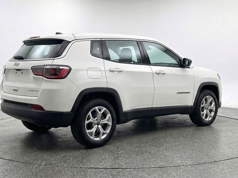 Used 2025 Jeep Compass Latitude image 9