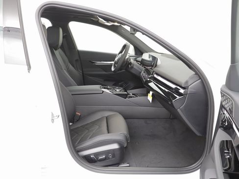 New 2026 BMW 530i xDrive w/ Premium Package image 19