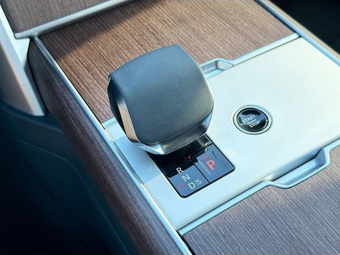 Used 2024 Land Rover Range Rover SE image 30