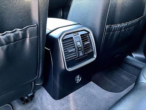 Used 2020 Porsche Macan image 24