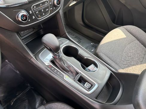 Used 2023 Chevrolet Equinox LT image 19