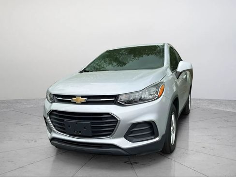 Used 2020 Chevrolet Trax LS w/ Tint and Cruise Package FWD image 9