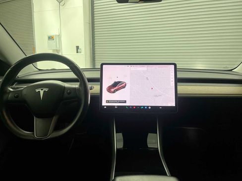 Used 2018 Tesla Model 3 Long Range RWD image 10