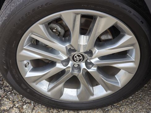 Used 2023 Toyota Highlander L image 34