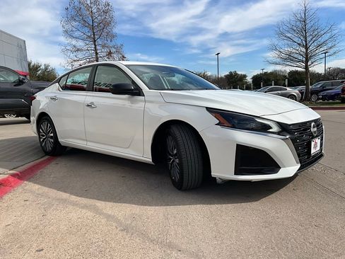 Used 2025 Nissan Altima 2.5 SV image 5