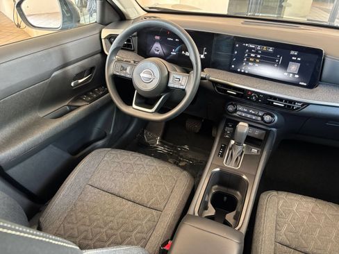Used 2026 Nissan Kicks SV w/ Cold Weather Package FWD image 32