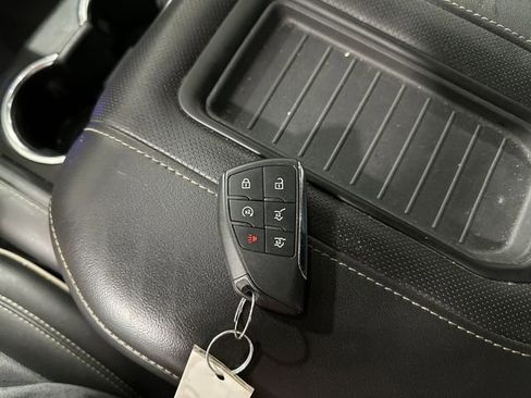Used 2022 Chevrolet Suburban Premier AWD/4WD image 34