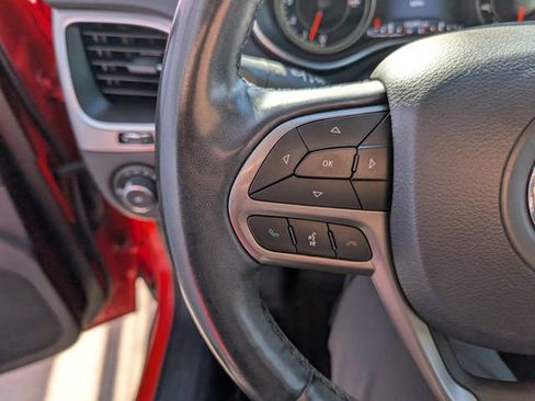 Used 2021 Jeep Cherokee Latitude Lux w/ Comfort/Convenience Group AWD/4WD image 11