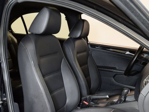 Used 2018 Volkswagen Jetta Sport FWD image 30
