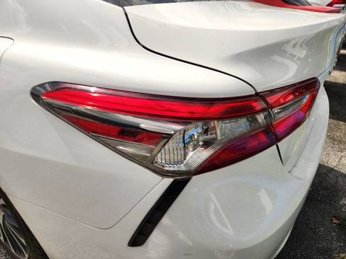Used 2019 Toyota Camry SE FWD image 6