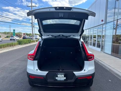 Certified 2025 Volvo XC40 B5 Plus AWD/4WD image 11