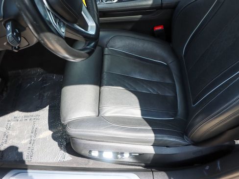 Used 2019 BMW 750i w/ Executive Package RWD image 17