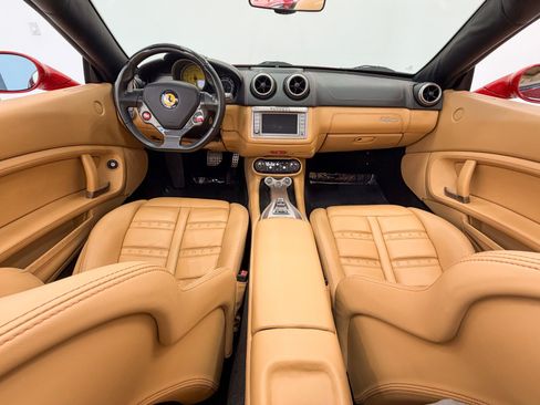 Used 2014 Ferrari California RWD image 25