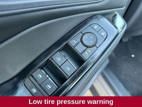 Used 2025 Nissan Rogue SV image 27