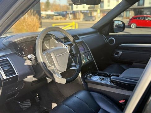 Used 2020 Land Rover Discovery Landmark AWD/4WD image 12