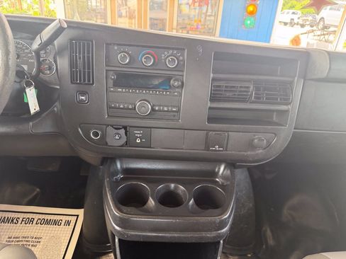Used 2017 Chevrolet Express 2500 Extended RWD image 17