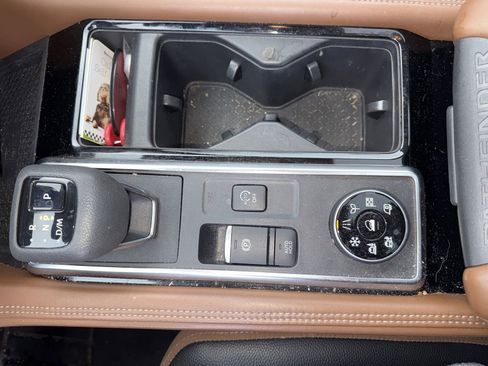 Used 2023 Nissan Pathfinder Platinum image 21