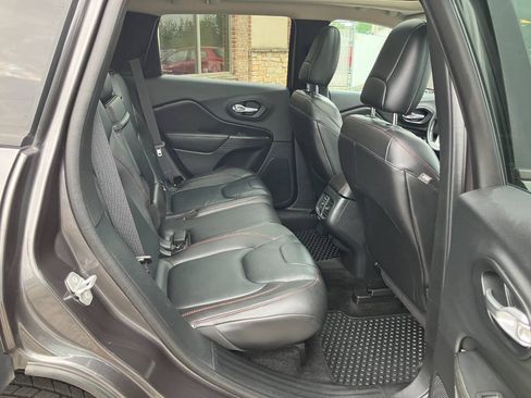 Used 2015 Jeep Cherokee Trailhawk w/ Leather Interior Group AWD/4WD image 16