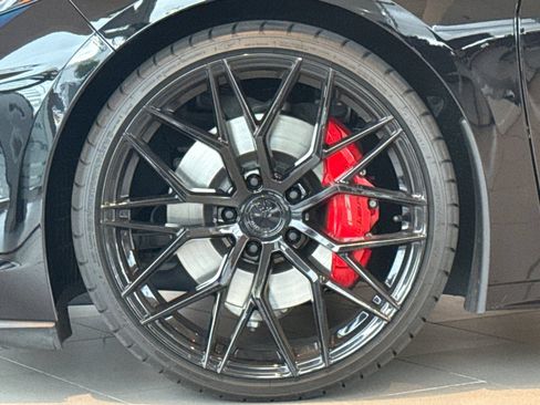 Used 2022 Chevrolet Corvette Stingray Coupe w/ Z51 Performance Package RWD image 20