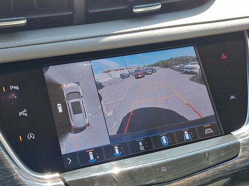 Used 2020 Cadillac XT6 Premium Luxury FWD image 19