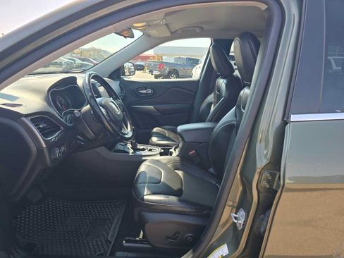 Used 2020 Jeep Cherokee Latitude Plus w/ Cold Weather Group FWD image 8