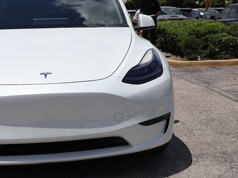 Used 2022 Tesla Model Y Performance AWD/4WD image 14