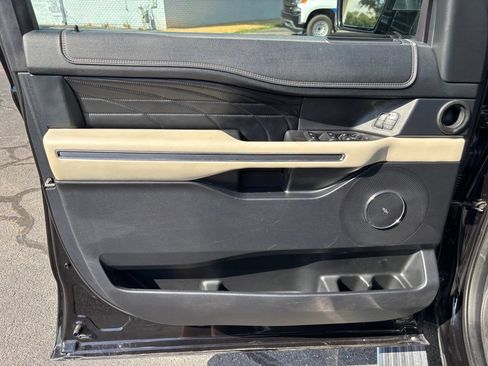 Used 2019 Ford Expedition Platinum RWD image 16