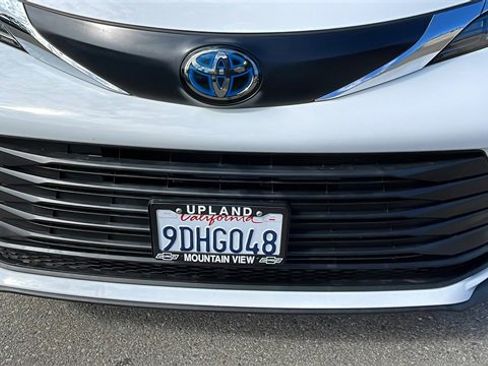 Used 2022 Toyota Sienna LE w/ LE Plus Package image 9