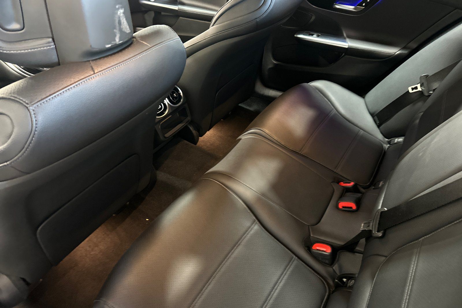 Used 2025 Mercedes-Benz C 300 Sedan image 4
