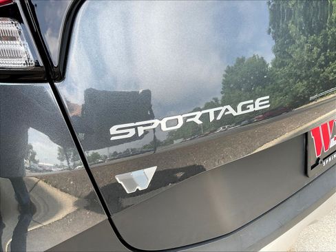 Used 2023 Kia Sportage LX FWD image 23