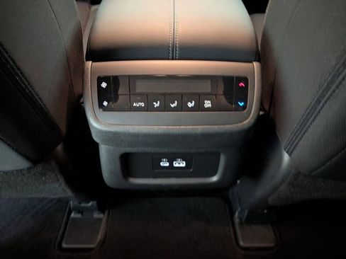 Used 2025 Nissan Pathfinder SV image 11