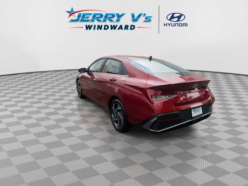 Used 2024 Hyundai Elantra SEL w/ Convenience Package image 6