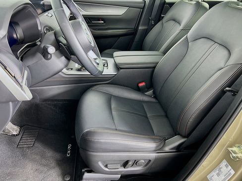 Used 2025 MAZDA CX-70 Plug-In Hybrid w/ Premium Pkg image 3