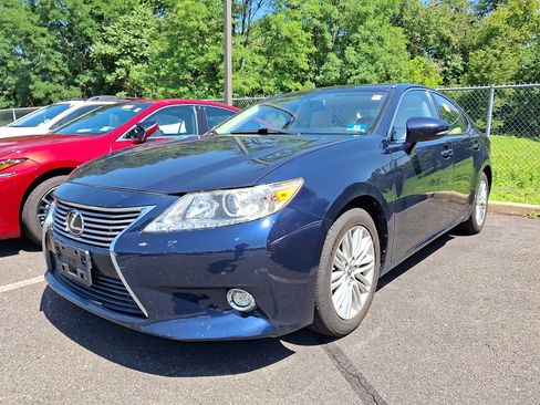 Used 2014 Lexus ES 350 w/ Luxury Package FWD image 3