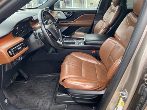 Used 2020 Lincoln Aviator Reserve w/ Equipment Group 202A image 9