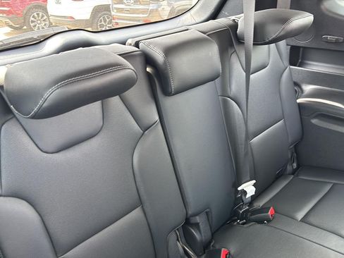 Used 2025 Kia Telluride EX w/ EX Captain's Chair Package FWD image 24