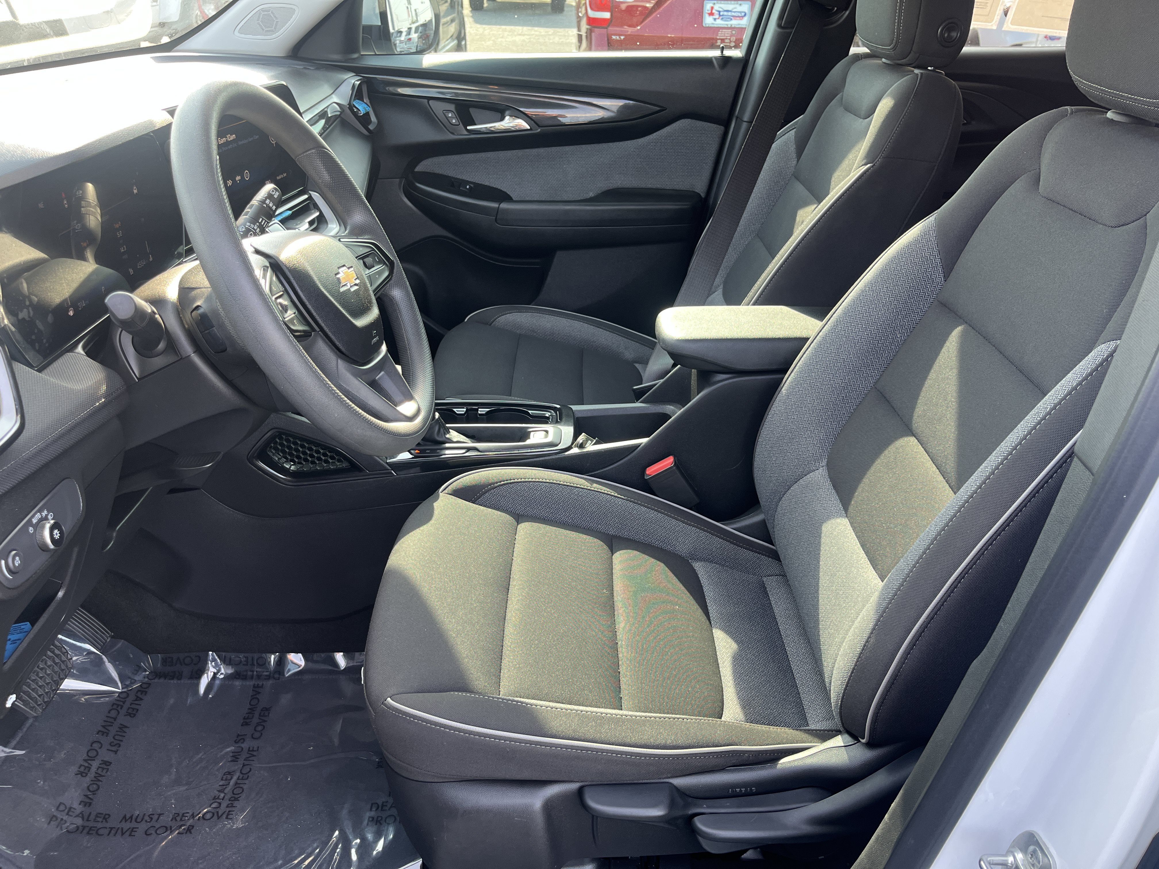 Used 2025 Chevrolet TrailBlazer LT w/ Driver Confidence Package FWD image 14