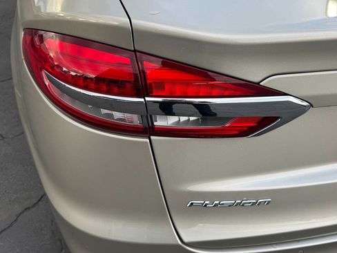 Used 2019 Ford Fusion SE image 8