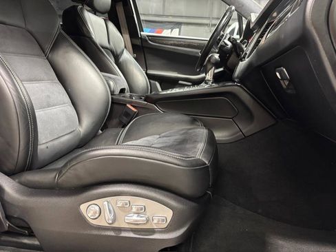 Used 2018 Porsche Macan Turbo image 30