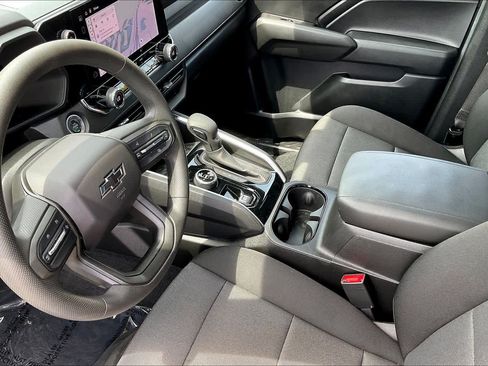 Used 2025 Chevrolet Colorado Trail Boss AWD/4WD image 17