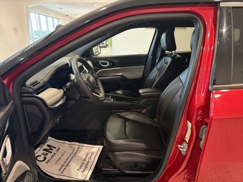 Used 2025 Jeep Compass Limited AWD/4WD image 10
