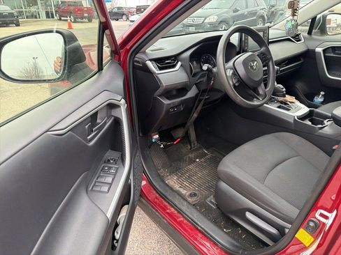 Used 2019 Toyota RAV4 LE image 8