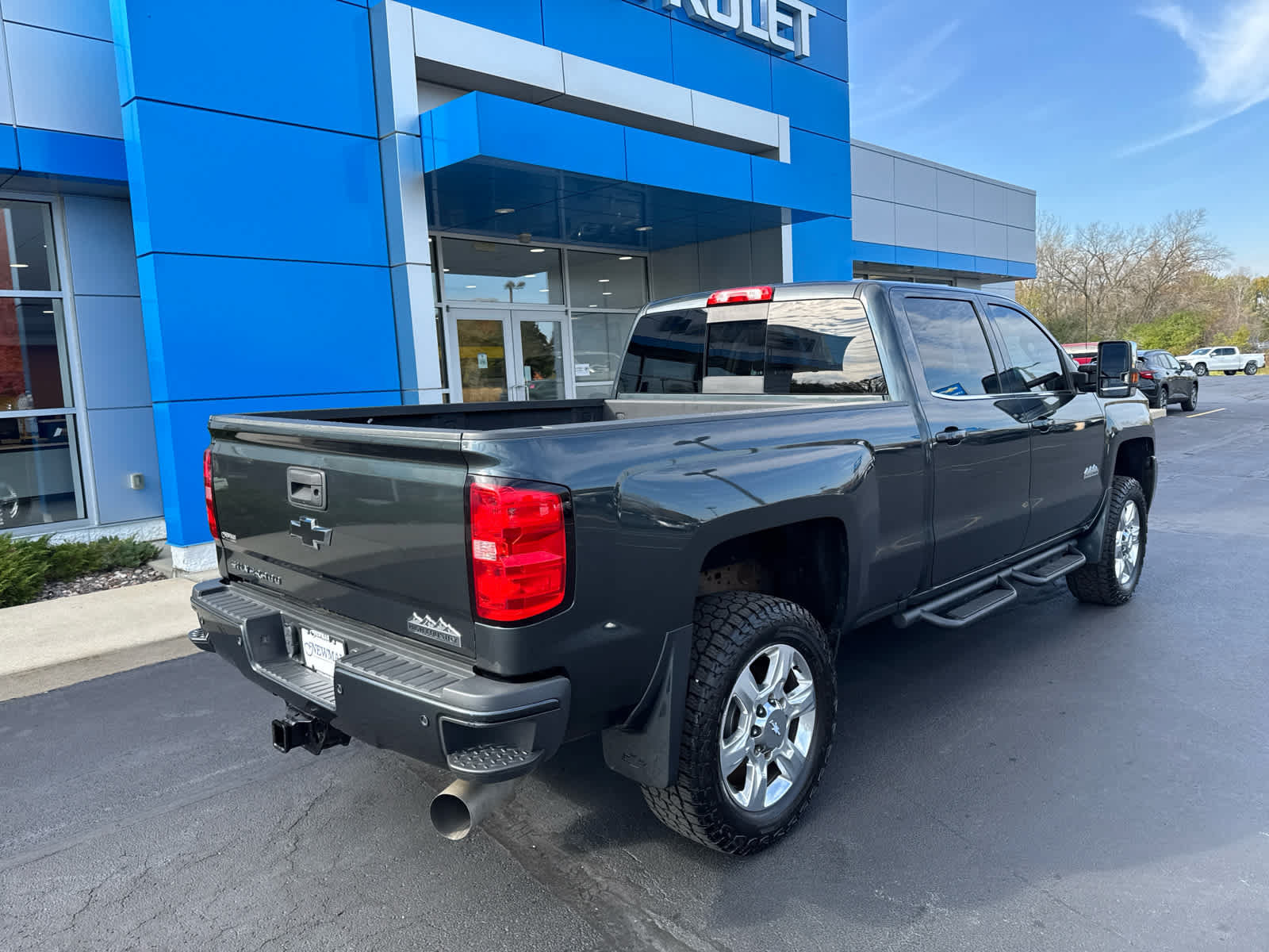Used 2017 Chevrolet Silverado 2500 High Country w/ Duramax Plus Package AWD/4WD image 7