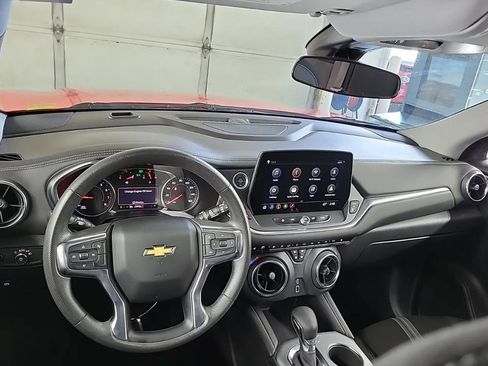 Used 2025 Chevrolet Blazer LT image 3