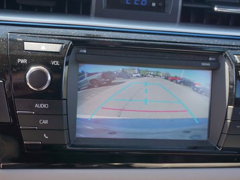 Used 2015 Toyota Corolla LE image 11