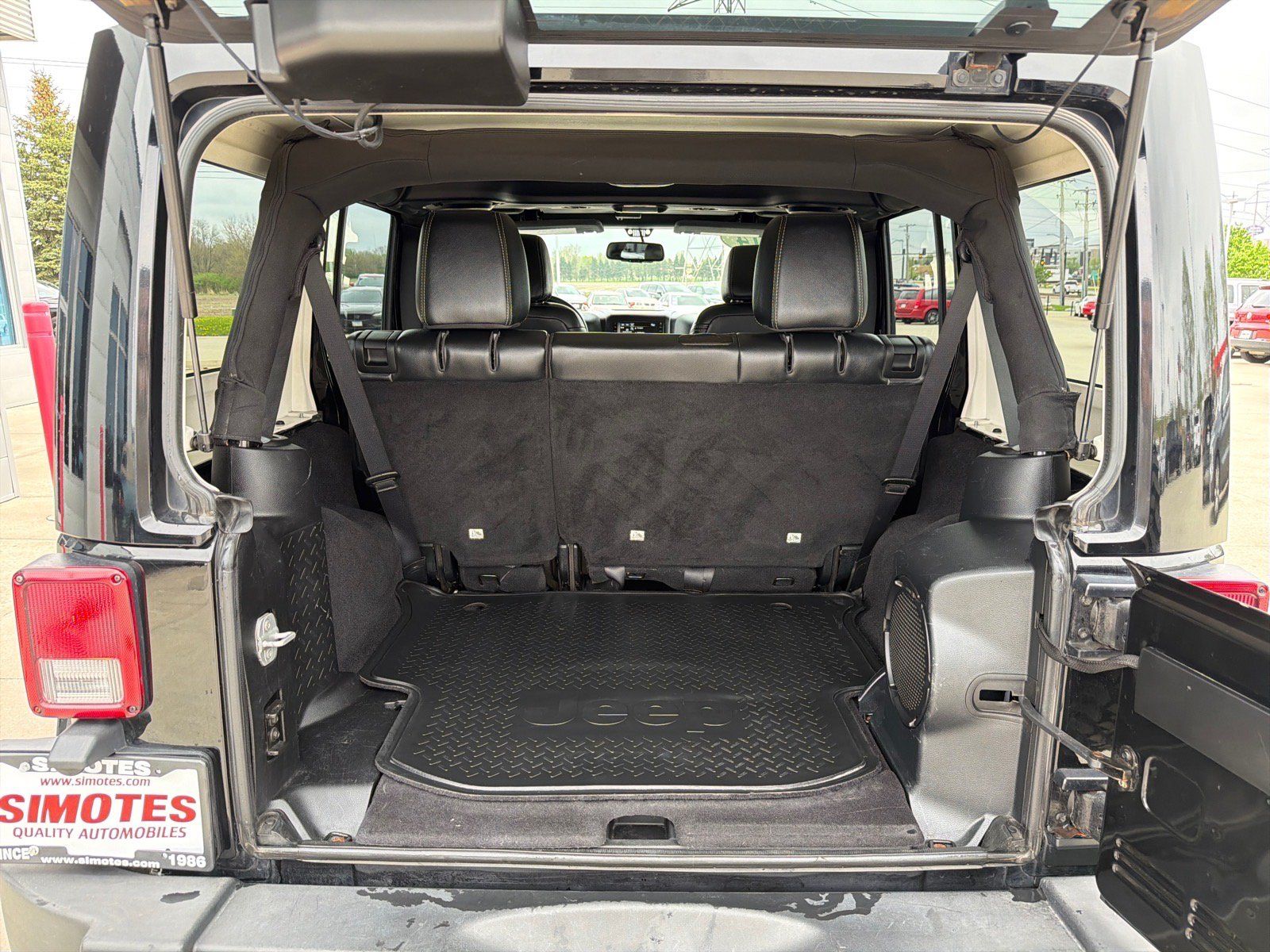 Used 2014 Jeep Wrangler Unlimited Rubicon w/ Connectivity Group AWD/4WD image 26