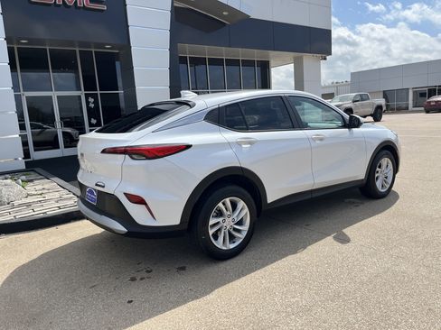 Used 2024 Buick Envista Preferred w/ Convenience I Package image 3