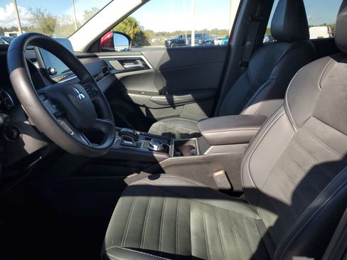 Used 2024 Mitsubishi Outlander SE image 19