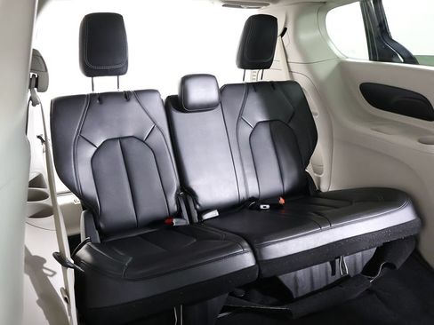 Used 2024 Chrysler Pacifica Touring-L FWD image 36